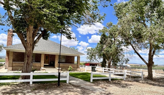 The Spacious, Vintage House on the Ranch