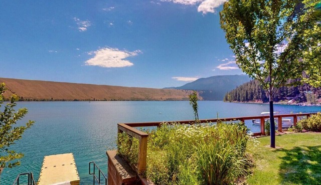 The Treehouse lakefront– scenic family getaway