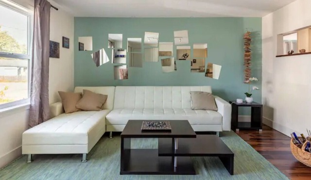 The Urban Sanctuary | Sleeps 8 | W/ Spacious Yard