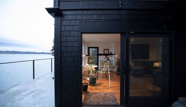 The Waterwheel - Waterfront Retreat on Dyes Inlet