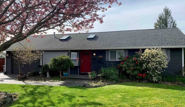 This house is a 3 bedroom(s), 1 bathrooms, located in Enumclaw, WA.