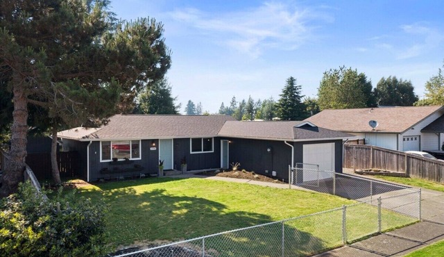 This house is a 3 bedroom(s), 1 bathrooms, located in Enumclaw, WA.