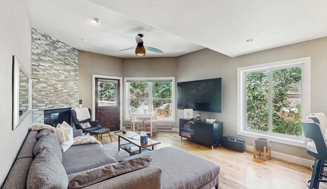 Three-story townhome on the golf course with 2 fireplaces