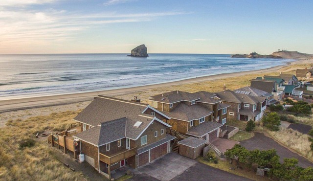 Top O' the Dune · Luxury Oceanfront, Huge home & views, game room