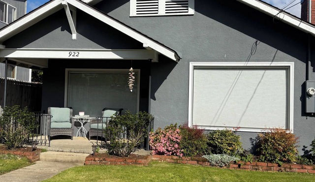 Tranquil 2-bedroom house in wonderful Coos Bay perfect for relaxing