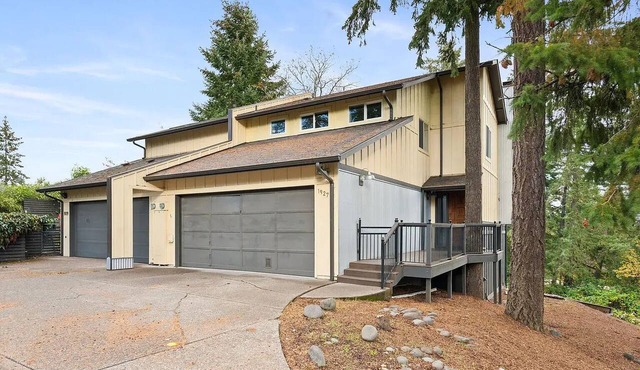 Treehouse in South Hills of Eugene!