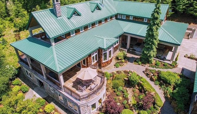 Trout Lake Treehouse - A large, splendid, and private mountain home!