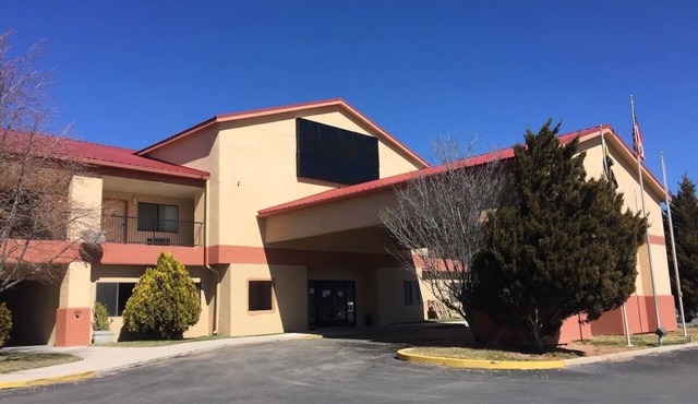 Two Double Beds Room with Red Rock Views | Pet-Friendly | Free Hot Breakfast
