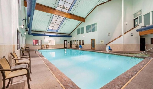 Two Pet-Friendly 2-Floor Suites w/Free Breakfast & Parking +Indoor Pool Access