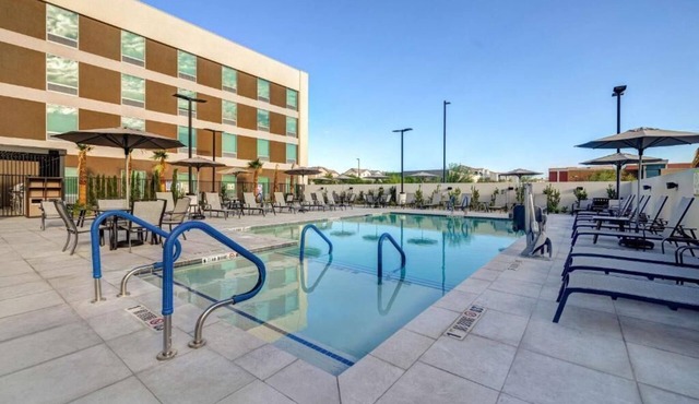 Unwind and Indulge In Our Oasis! 2 Modern Units, Free Breakfast, Kitchen!