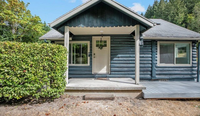 Updated Bungalow in the Country!