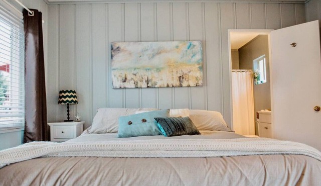 Upgraded Private Guest House - New Listing!