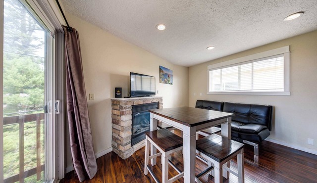 Upper Level Condo with Private Balcony and Nearby Beach Access Dog Friendly