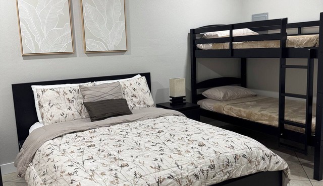 Vegas Guesthouse near Strip & Allegiant Stadium! Free Parking & EV Charger