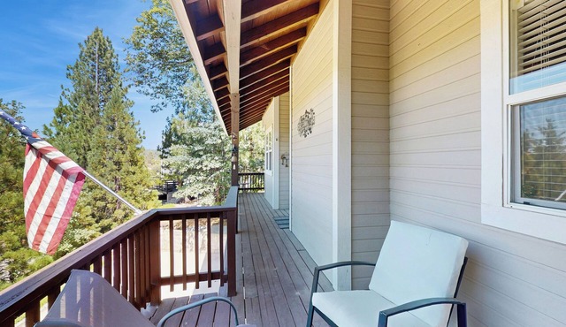 Walk to Lake Arrowhead! Family Home w/Games