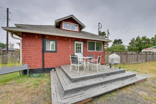 Walk to Shore! Long Beach Home w/Fire Pit