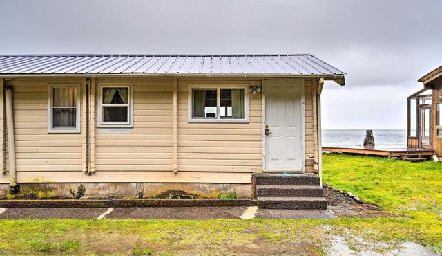 Waterfront Sekiu Escape - 9 Mi to Neah Bay!