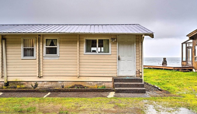 Waterfront Sekiu Escape - 9 Mi to Neah Bay!