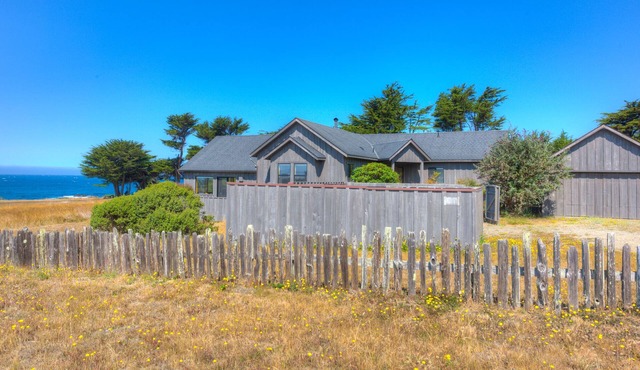Wavside Whitewater views, waves and ocean views from every window.
