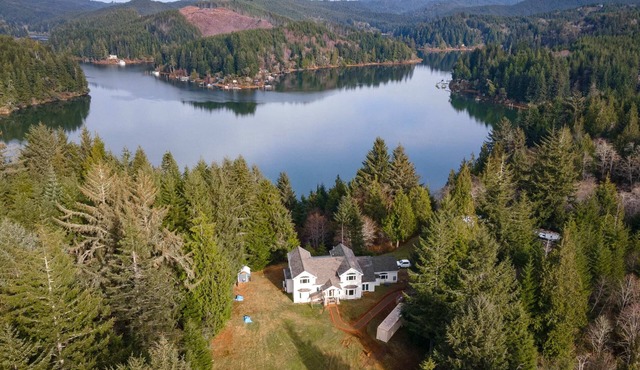 Welcome to THE Ultimate Lakefront Villa!