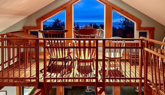 Whimsy by the Sea - House in Port Orford, OR