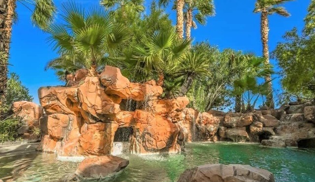 Wild Oasis with OMG! Amazing Pool! Modern Villa!