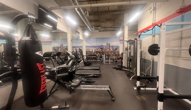 Wonderful Studio in City Park West, pet friendly building.