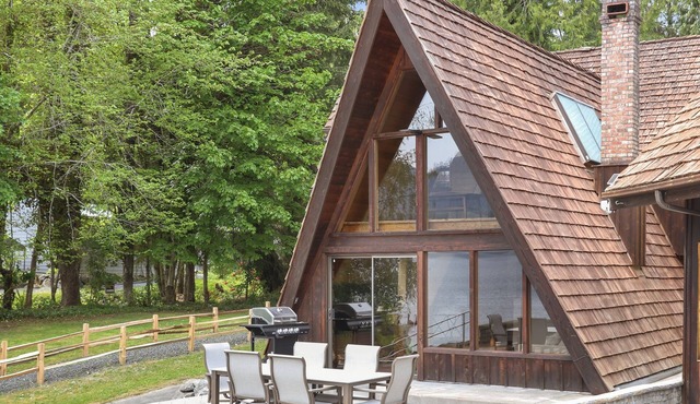 Woody Waterfront A-Frame Lakefront Home on Lake Quinault - Olympic National Park
