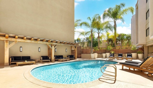 Your Ultimate Leisure Stay Near Lake Calabasas Park! 2 Comfortable Units, Pool
