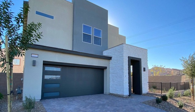 Zen Oasis w/ fire pit 🔥 and movie theater 🎥 - 15 min from strip!