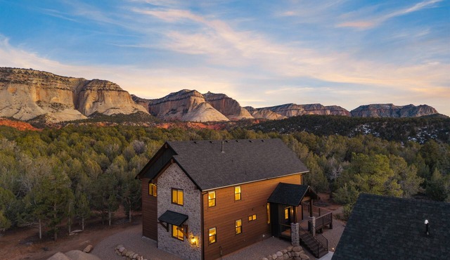 Zion East Luxury | Private Hot Tub & Fire Pit