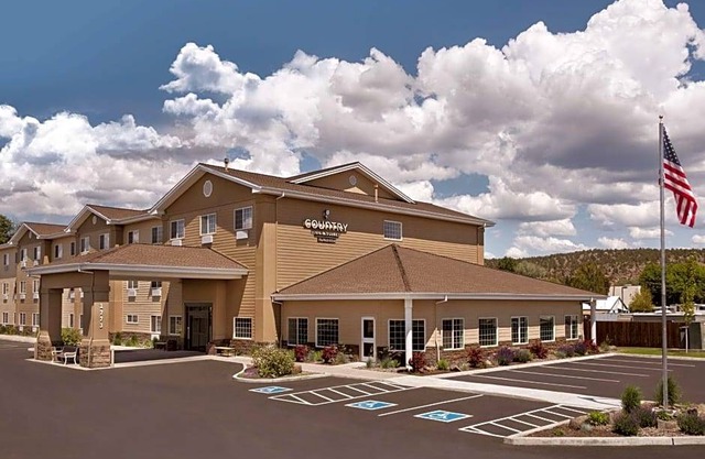 2-Star Hotel ∙ Country Inn & Suites by Radisson, Prineville, OR