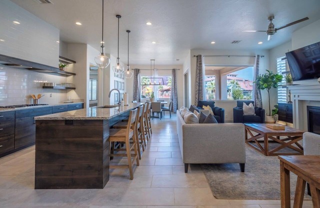 Best Poolside Location | Steps to Pool | Red Mountain Views | Arcadia #6