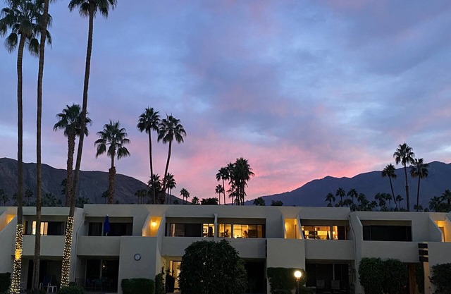 Palm Springs Condo Minutes from Downtown