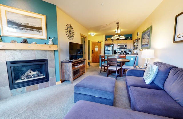 Sunstone 127 Modern Condo At Sunstone Lodge with Great Complex Amenities near Ski-In Ski-Out by RedAwning