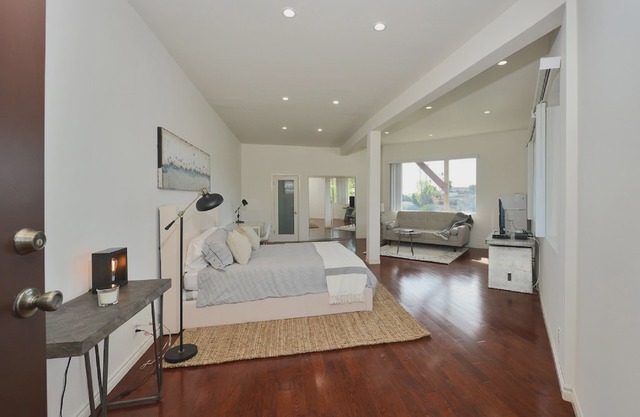 The Great Hollywood Hills Secluded Private Guest House + Incredible Views