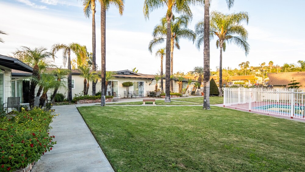 Fallbrook Hotel | Fallbrook Country Inn