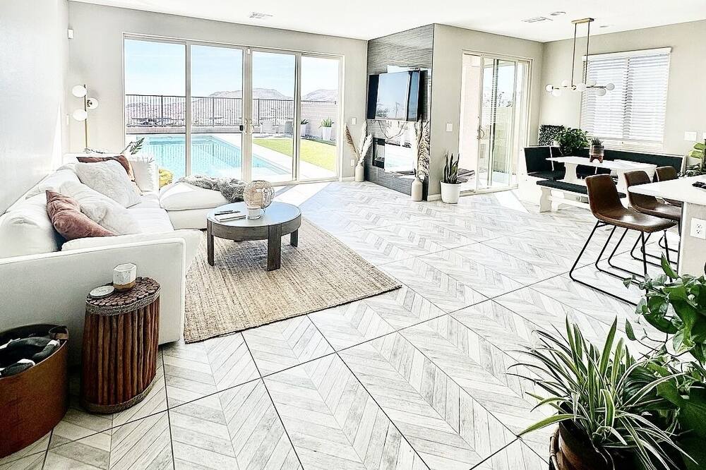 Las Vegas House | Cozy 3-bedroom house with mountain and strip views