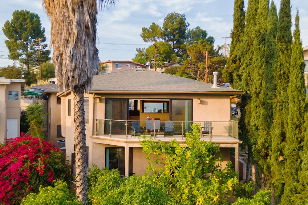 Eagle Rock House | Fyler by AvantStay | Hillside Home w/ View | Monthly Discount