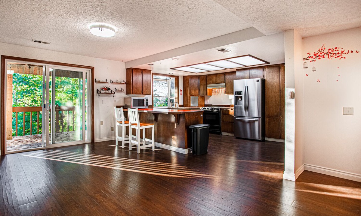 West Linn House | 2,300 sqft Spacious 2-bedroom house Kids Friendly in West Linn