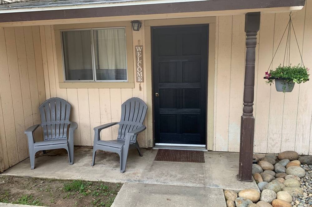 Visalia Apartment | Country studio apartment minutes from town