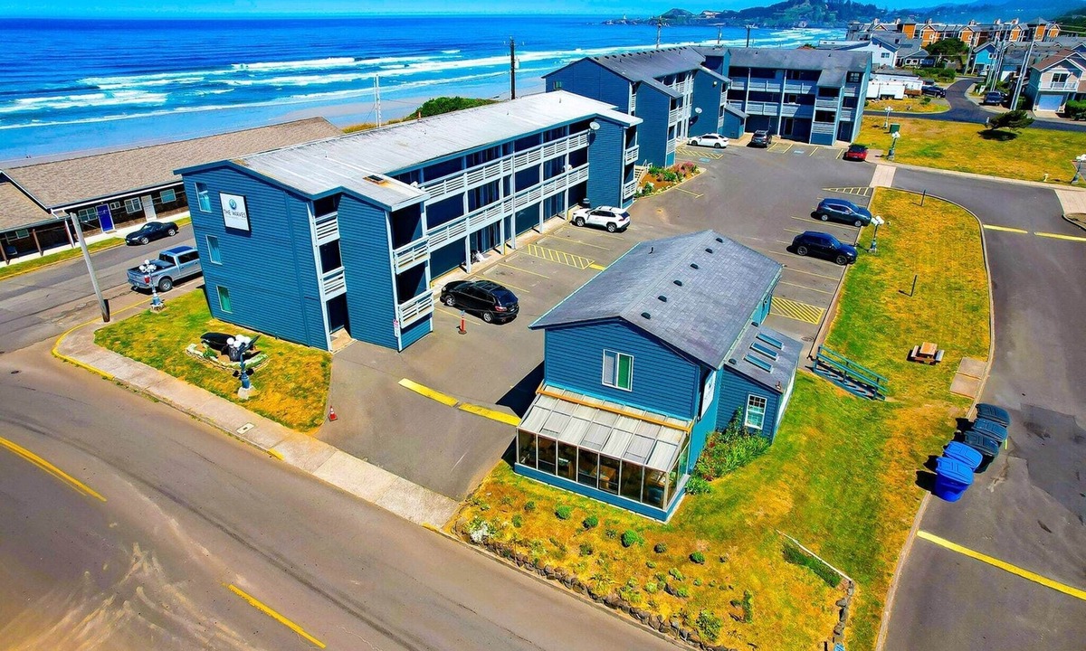 Newport Apartment | King Bed - Limited Ocean view