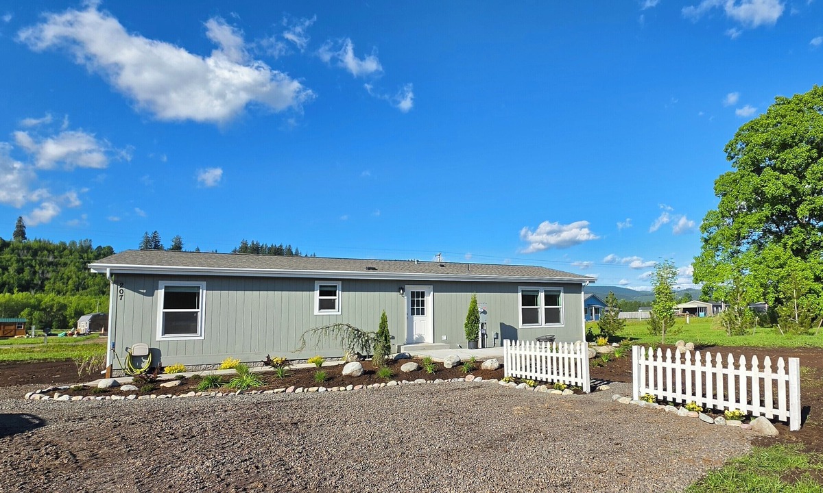 Mossyrock House | Beautiful 3-bedroom home in rural Mossyrock. Close to recreational activities.