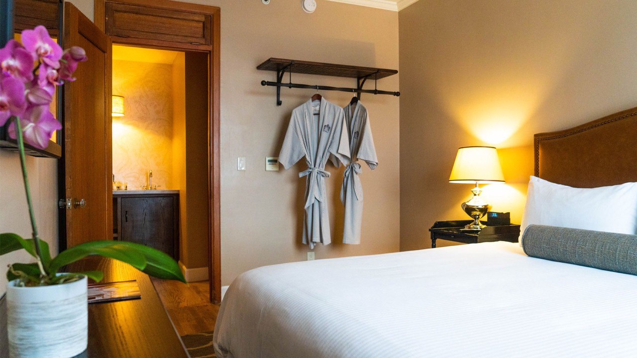 Photo of Bedroom in Wilshire Center