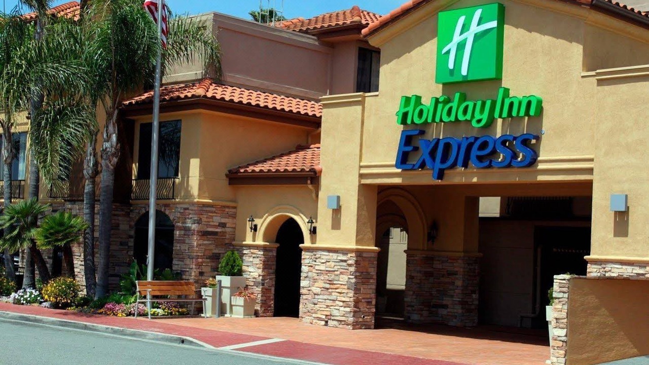 Photo of Buildings in Midway-Pacific Highway