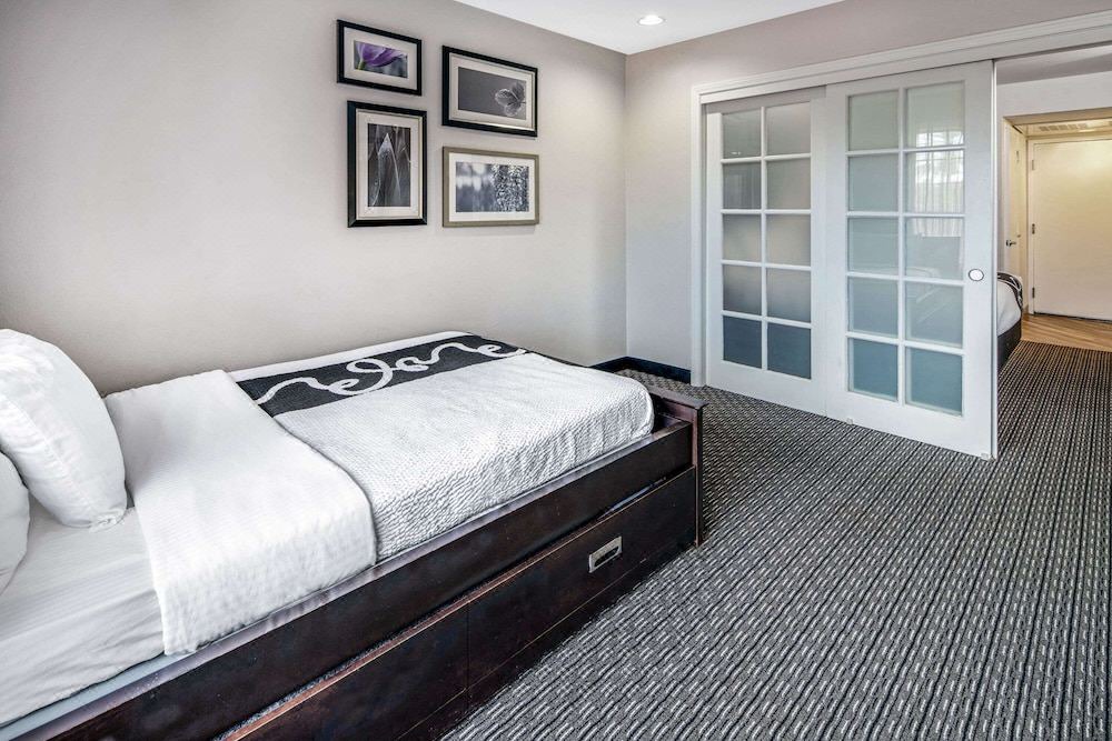 Photo of Bedroom in Anaheim Resort