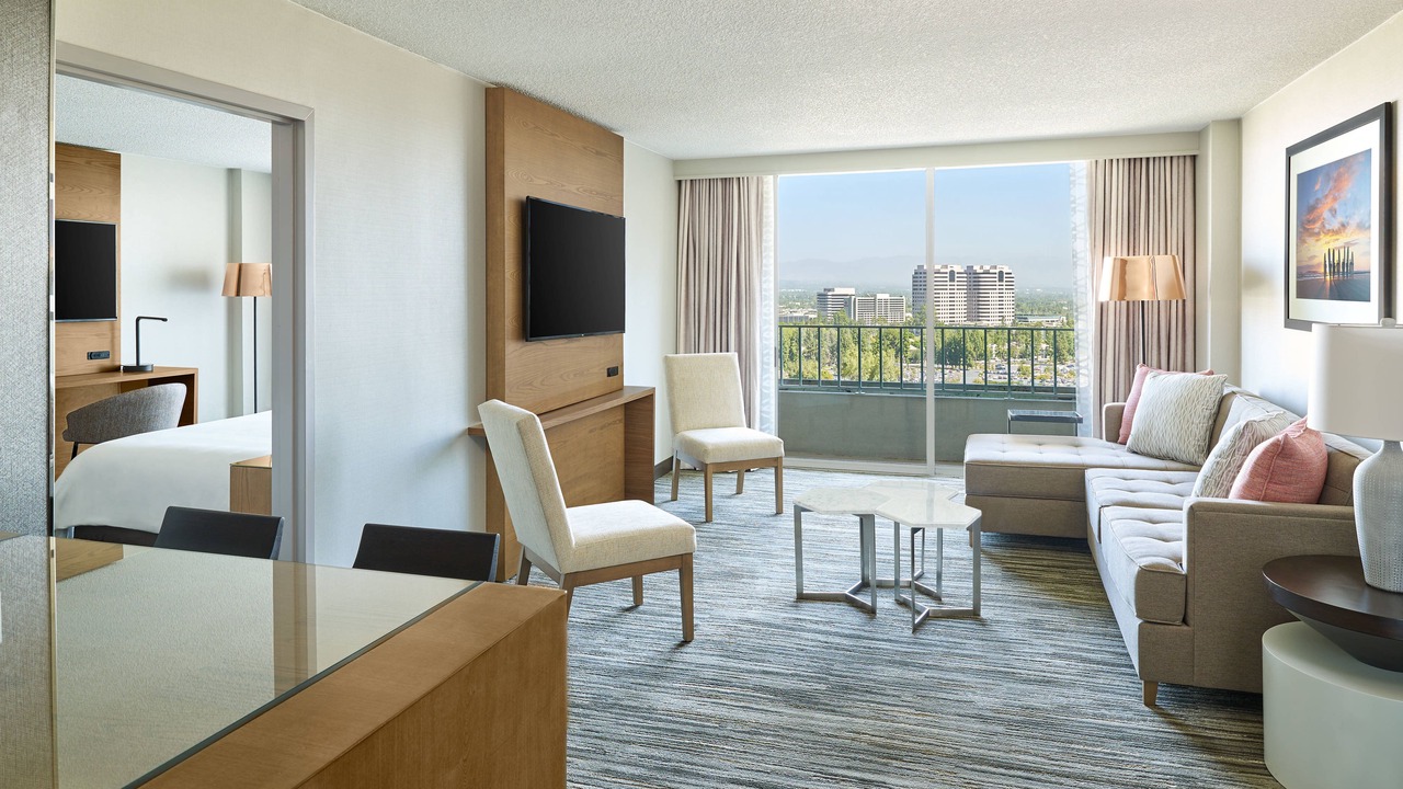 Photo of Livingroom in Warner Center