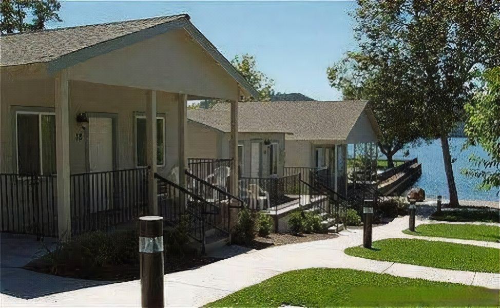 Photo of Buildings in Clearlake Park