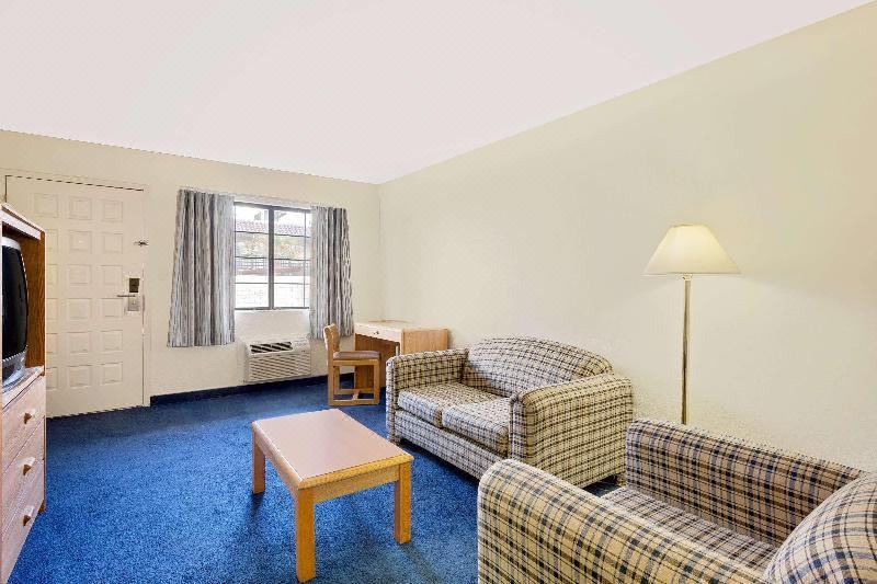 Photo of Livingroom in Needles