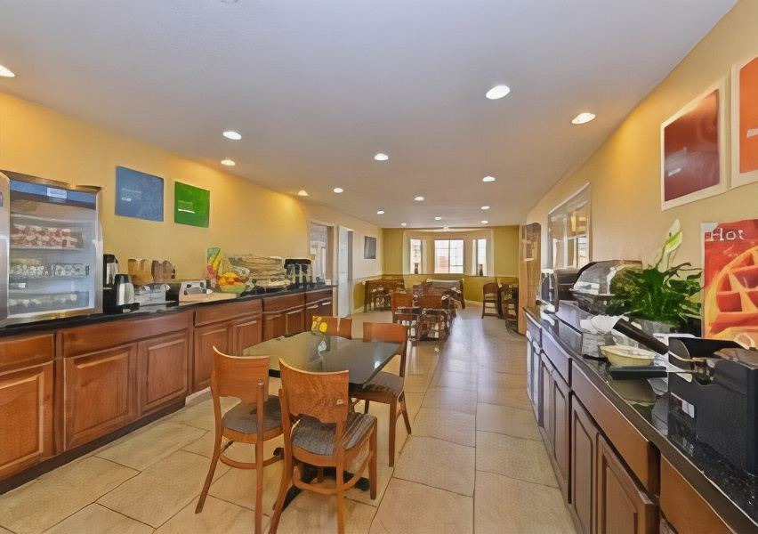 Photo of Livingroom in Holbrook